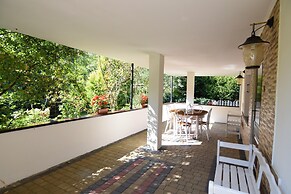 Large Holiday Home With Private Garden