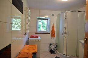 Large Holiday Home With Private Garden