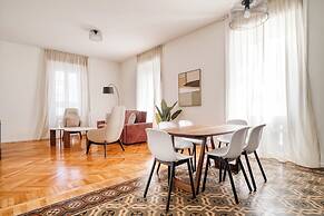 Elegant Flats near Guastalla Gardens
