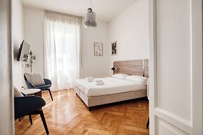 Elegant Flats near Guastalla Gardens