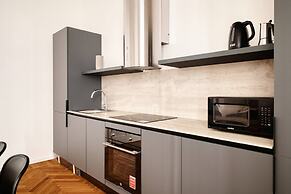 Elegant Flats near Guastalla Gardens