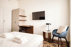 Elegant Flats near Guastalla Gardens