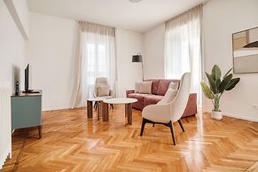 Elegant Flats near Guastalla Gardens