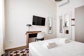 Elegant Flats near Guastalla Gardens