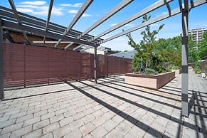 Gorgeous 2-bed Townhouse With Patio, BBQ & Parking