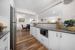 Gorgeous 2-bed Townhouse With Patio, BBQ & Parking