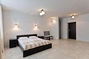 Avion Hotel