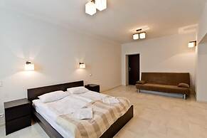 Avion Hotel