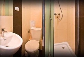 Avion Hotel