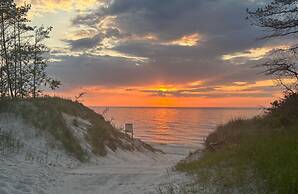 Comfortable Apartment, 2 Levels, Close to Beach