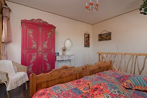 Comfortable Apartment, 2 Levels, Close to Beach