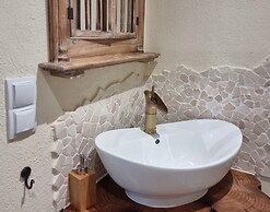 Comfortable Apartment, 2 Levels, Close to Beach