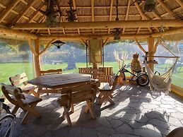 Comfortable Apartment, 2 Levels, Close to Beach