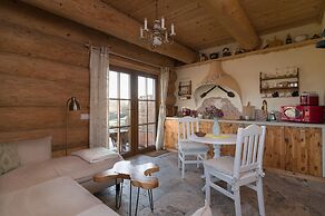 Comfortable Apartment, 2 Levels, Close to Beach