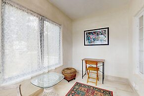 Spanish Style Home With Lake View, Fire pit and Wifi