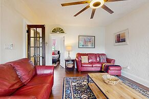 Spanish Style Home With Lake View, Fire pit and Wifi