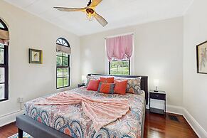 Spanish Style Home With Lake View, Fire pit and Wifi