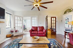 Spanish Style Home With Lake View, Fire pit and Wifi