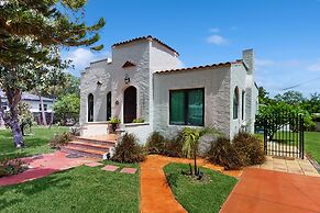 Spanish Style Home With Lake View, Fire pit and Wifi