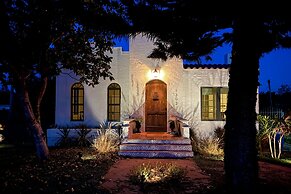 Spanish Style Home With Lake View, Fire pit and Wifi