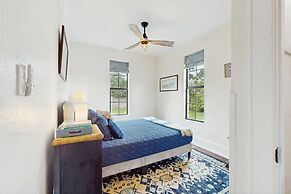 Spanish Style Home With Lake View, Fire pit and Wifi