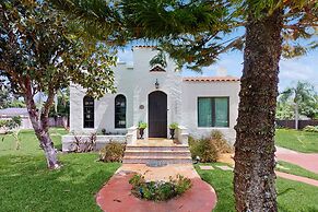 Spanish Style Home With Lake View, Fire pit and Wifi