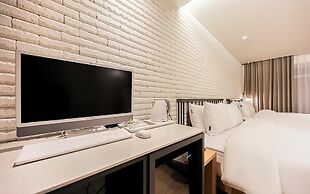 Brown Dot Pohang Yeongildae Beach Branch
