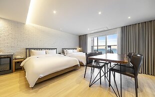 Brown Dot Pohang Yeongildae Beach Branch