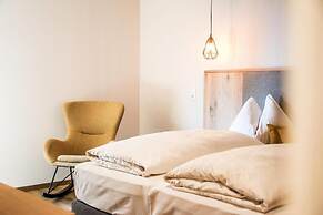 Alpenrose's Dining & Living