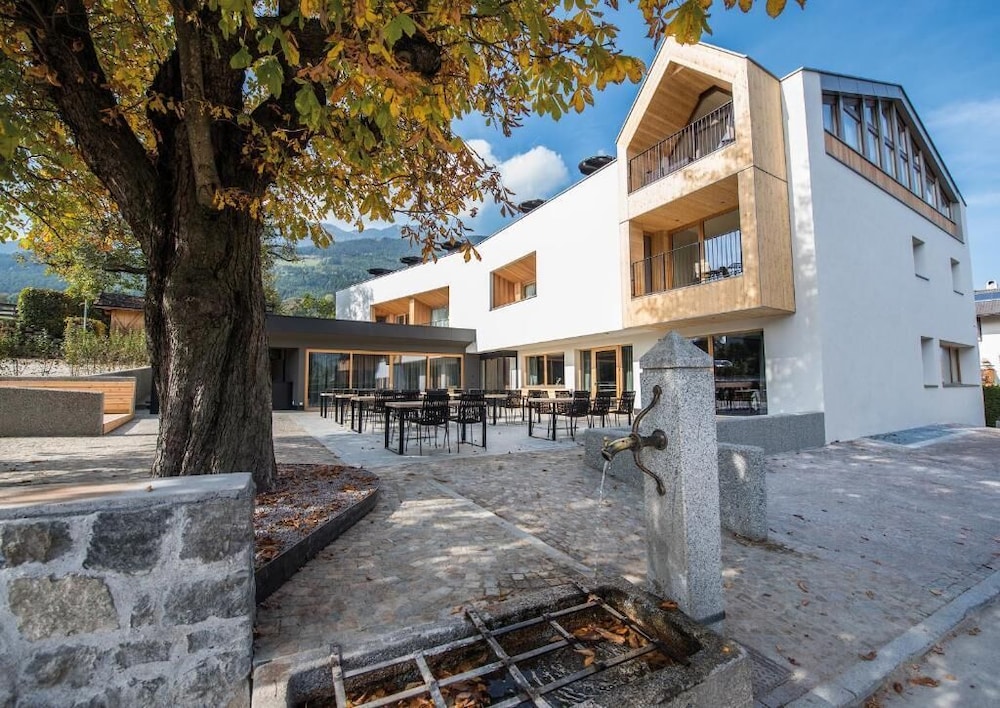 Alpenrose's Dining & Living