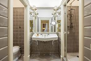 Acciaiuoli Luxury Suite by MMega