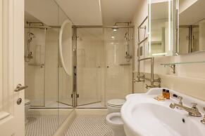 Acciaiuoli Luxury Suite by MMega