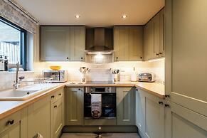 The Cowshed - Stunning 1 Bedroom Cottage