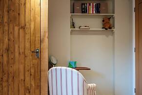 The Cowshed - Stunning 1 Bedroom Cottage