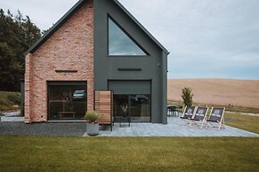 Large Holiday Home With a Jacuzzi on the Terrace