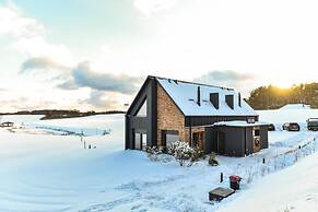 Large Holiday Home With a Jacuzzi on the Terrace