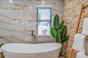 Fox Garden-heated Pool-spa- Boho-downtown Beach