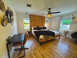 Fox Garden-heated Pool-spa- Boho-downtown Beach