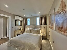 Contemporary Bromley Penthouse With Balcony