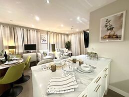 Contemporary Bromley Penthouse With Balcony