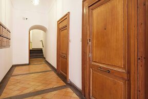 Renoir Small Loft on Giulia Street