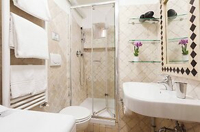 Renoir Small Loft on Giulia Street