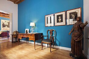 Picasso Large apt Antiques and Charm on Giulia Street