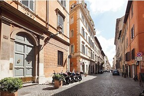 Picasso Large apt Antiques and Charm on Giulia Street