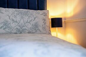 Stunning 1 Bedroom Flat in Central Bath