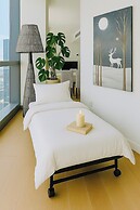 SkyHigh Exec Suite with City Views