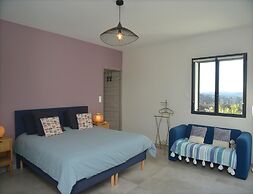 Gorgeous Mansion for 6 in Barjac