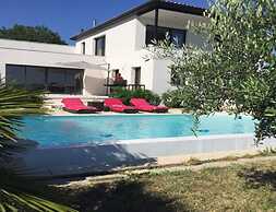 Gorgeous Mansion for 6 in Barjac