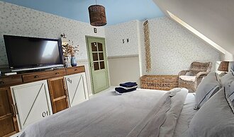 10-guest Holiday Villa With Private Pool