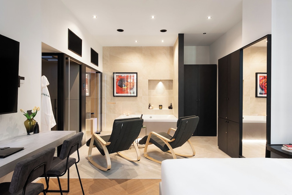 At Forty-One Apt 02